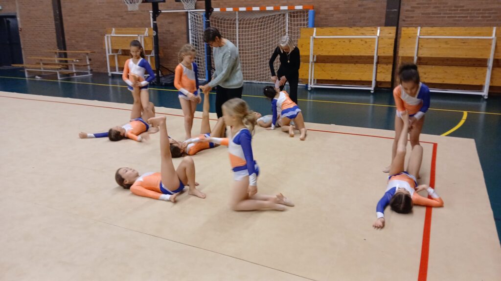 équipe gymnastique rythmique enfant